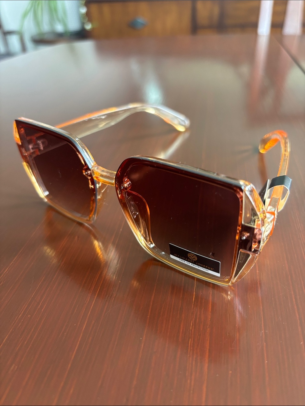 Margaret Josephs 100% UV protect,translucent gold frame,brown gradient lens